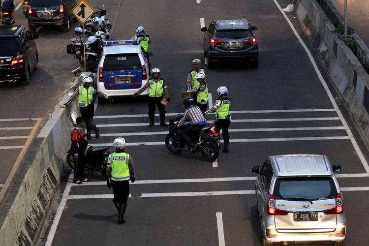 Pengendara di Indonesia, Berani Melanggar Aturan Jika Ada Teman