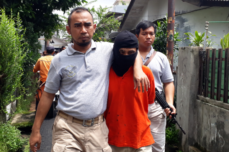 Mengaku Bisa Usir Genderuwo, Dukun Ini Setubuhi 3 Gadis Cantik Pasiennya