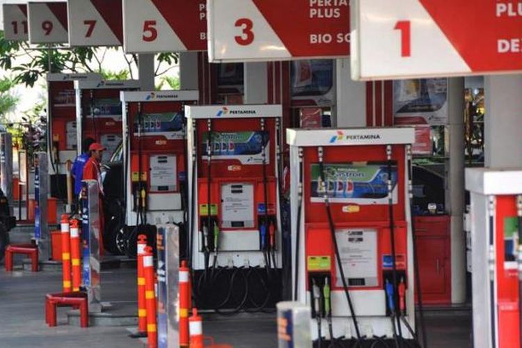 bbm-langka-di-pangkal-pinang-pengendara-motor-terpaksa-beli-eceran