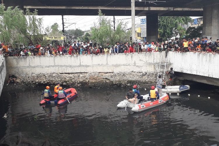 Petugas Sebut Ada 3 Buaya di Kali Grogol, Terpanjang 2,5 Meter 