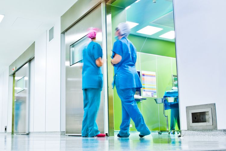 Sedang Dibedah, Pasien Diminta Keluar Ruangan untuk Bayar Biaya Operasi