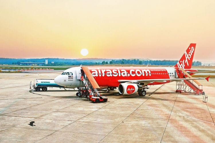 Pramugari Wajib Hijab, Penerbangan AirAsia ke Aceh Dilayani Kru Pria