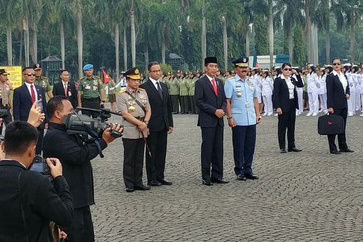 Jokowi : Di Sosmed Saya Sering Lihat Polwan yang Diidolakan Netizen