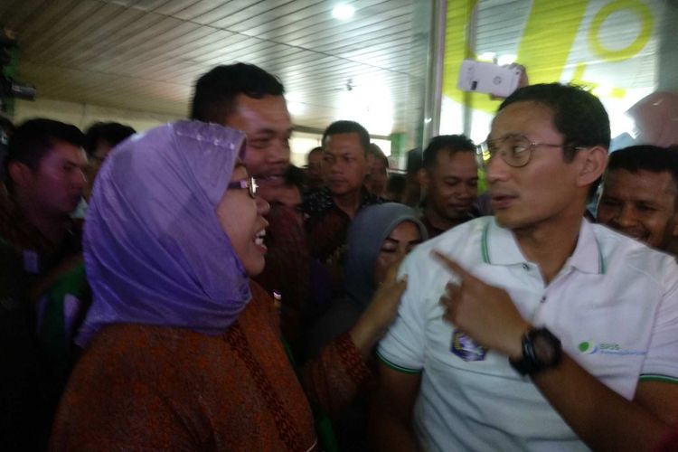 ke-tanah-abang-sandiaga-dicegat-dua-perempuan-pedagang-blok-g