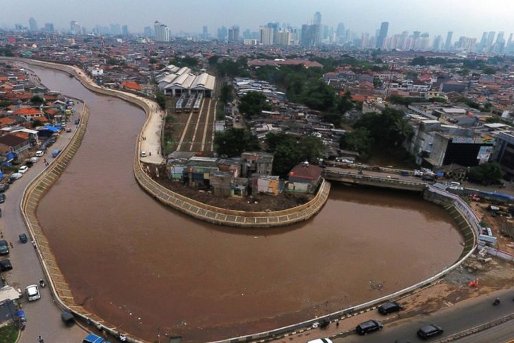 Bantaran Sungai Akan Dibebaskan, DKI Ingin Normalisasi Dilanjutkan Tahun Ini