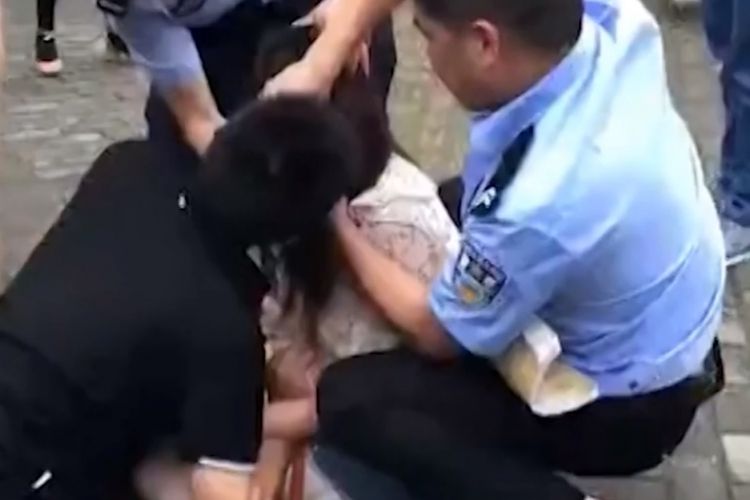Tak Terima Diputus, Perempuan Ini Gigit Lidah Kekasihnya saat Berciuman
