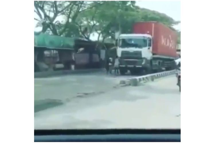 viral-aksi-pemalakan-oleh-sejumlah-bocah-dengan-menyetop-truk-di-tangerang