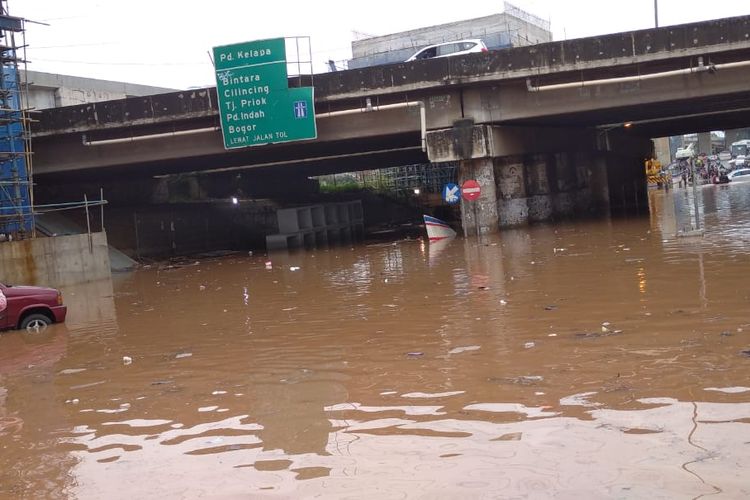 keluhan-pengusaha-truk-sudah-lelah-dengan-banjir-jakarta