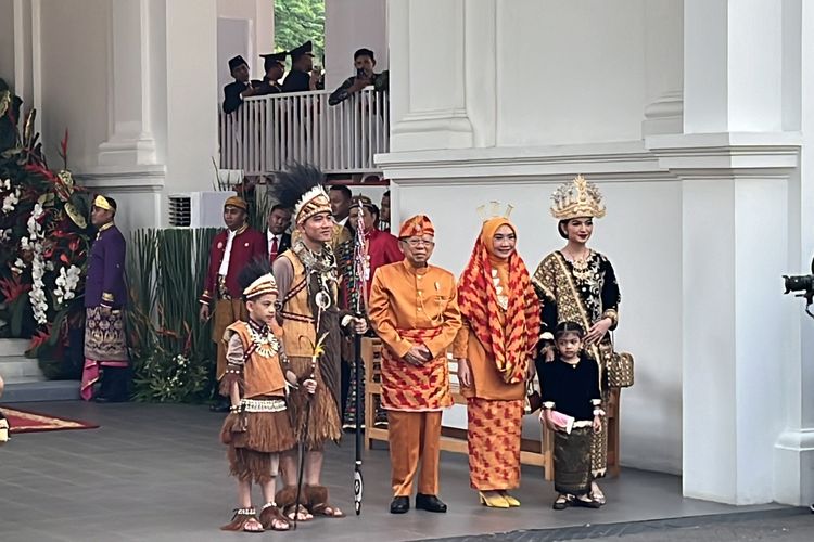 Hadiri Upacara HUT RI di Istana Merdeka, Gibran Jan Ethes Kenakan Pakaian Adat Papua