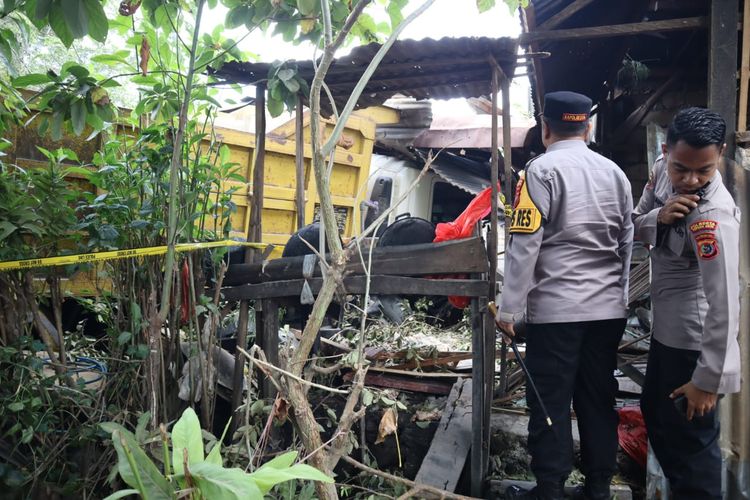 Truk Tabrak Rumah lalu Lindas Mahasiswi di Kamar hingga Tewas