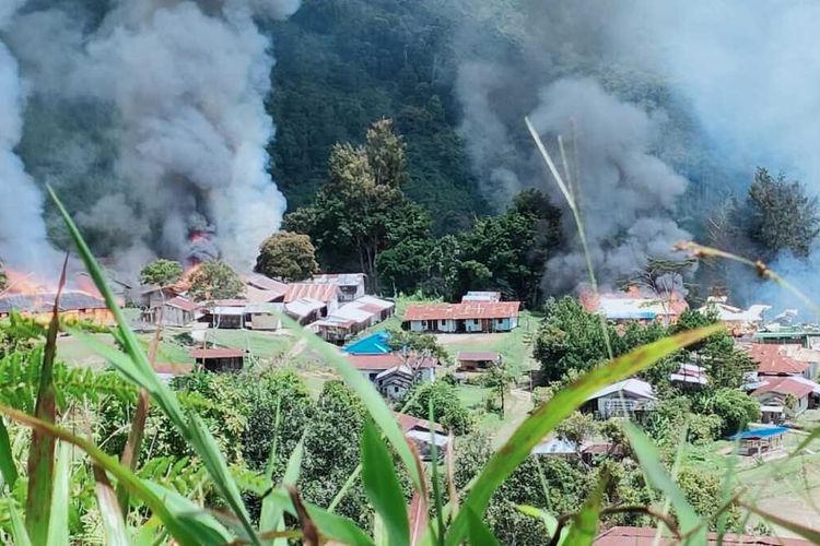 Tenaga Kesehatan Lompat ke Jurang Saat Puskesmas Diserang KKB, 2 Suster Masih Hilang