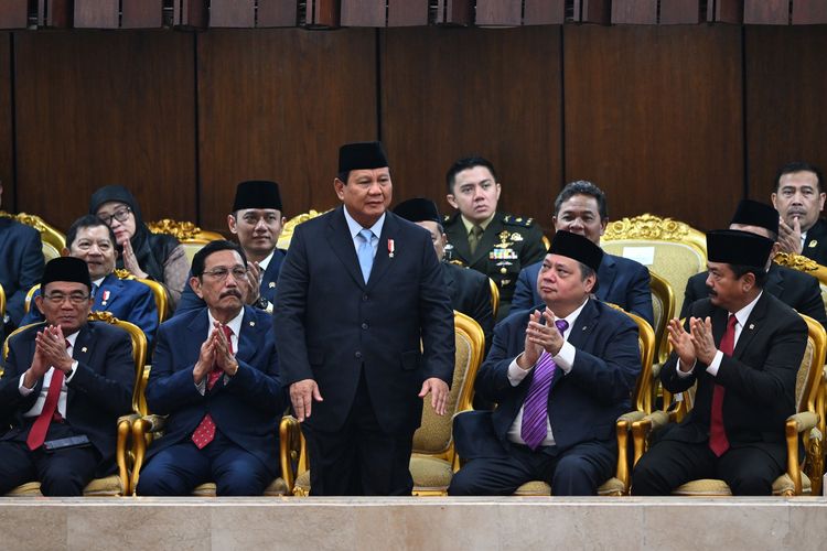 Momen Luhut Usap Mata dan Prabowo Telungkupkan Tangan Saat Jokowi Titipkan