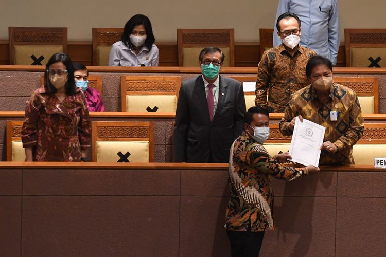 UU Cipta Kerja Jadi Amunisi Jokowi untuk Lepas dari "Middle Income Trap"