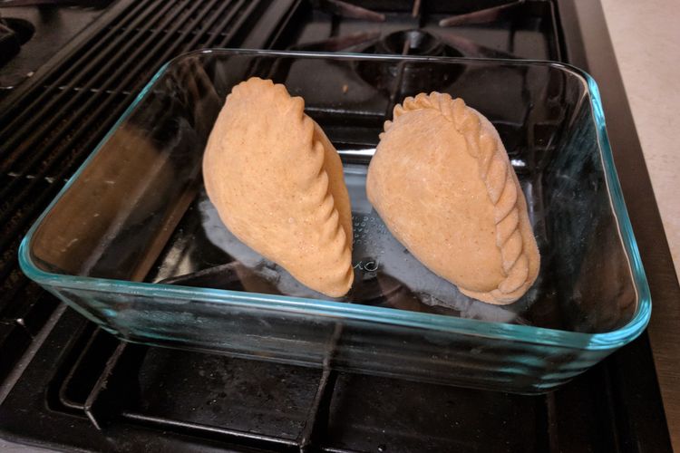 Heboh Dua Lipa Upload Makanan Mirip Pastel