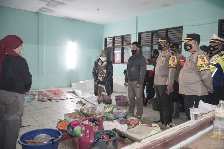 Sederet Aksi Mensos Risma Saat Tinjau Lokasi Bencana,...