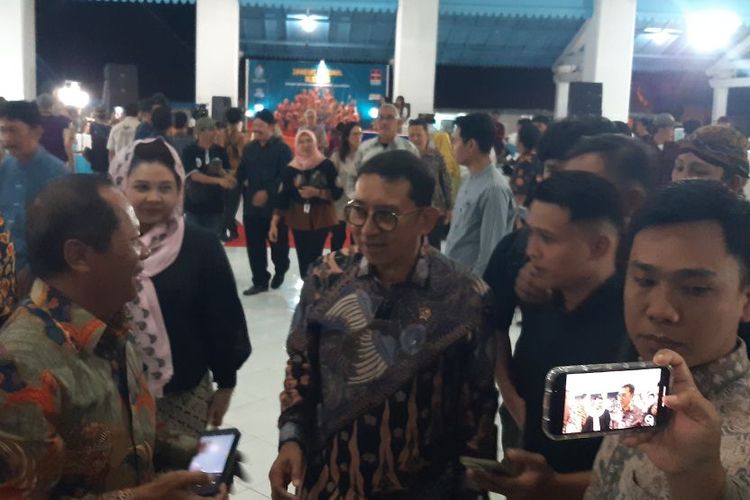 Bela Fadli Zon, Hasan Nasbi: Yang Kritik Harus Tahu Diri, Punya Kompetensi