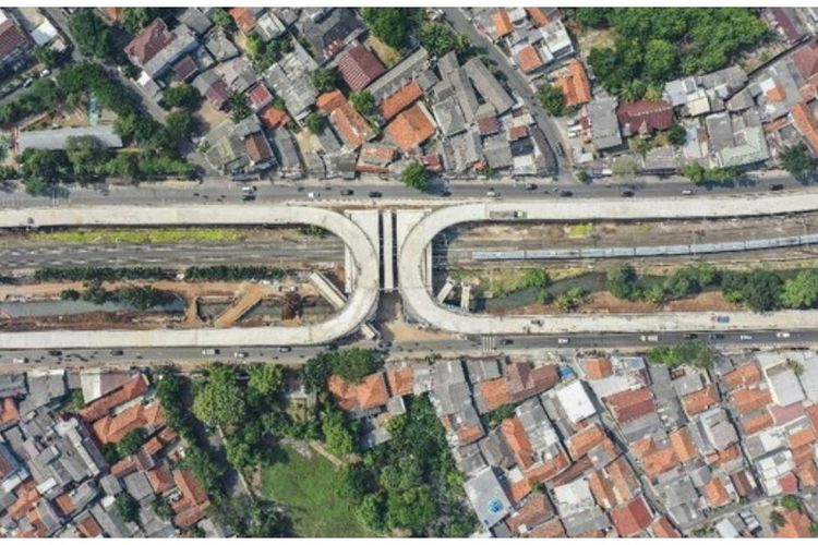 Cat Genteng Rumah di Sekitar Flyover Lenteng Agung yang Mulai Direalisasikan