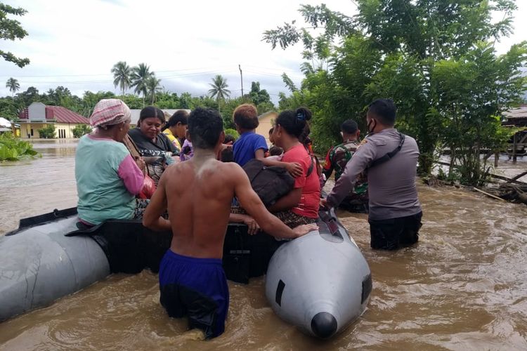 banjir-di-halmahera-utara-ribuan-warga-bertahan-di-sejumlah-titik-pengungsian