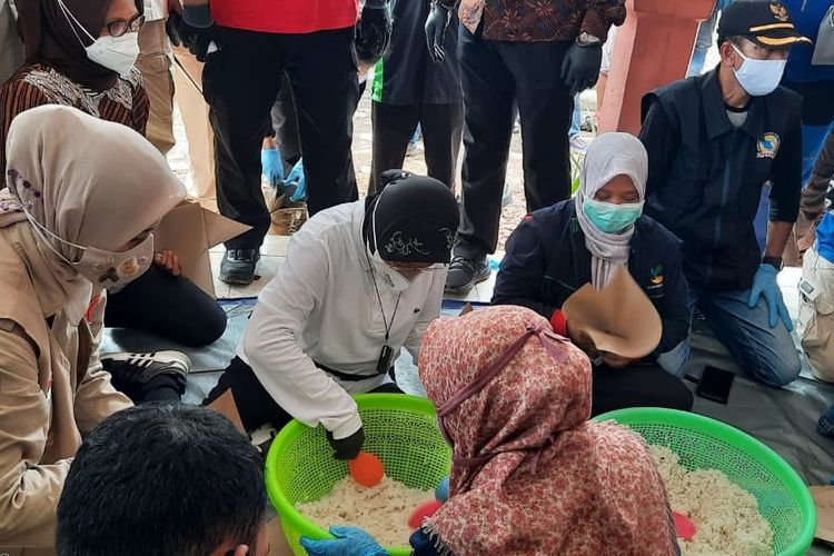Sederet Aksi Mensos Risma Saat Tinjau Lokasi Bencana,...