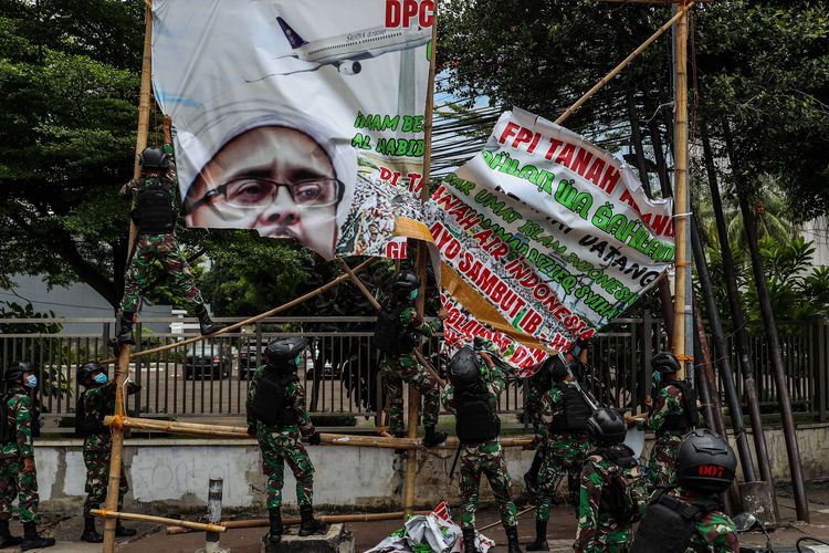 Tak Terima Baliho Rizieq Dicopot, PA 212 Dipersilahkan Demo TNI