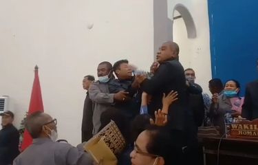 Salah Paham, Bupati dan Wakil Ketua DPRD Sikka Nyaris Adu Jotos Usai Sidang