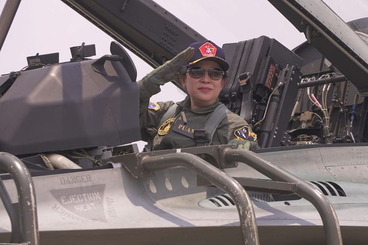 Puan Jajal Jet Tempur TNI AU dan Peroleh Wing Kehormatan