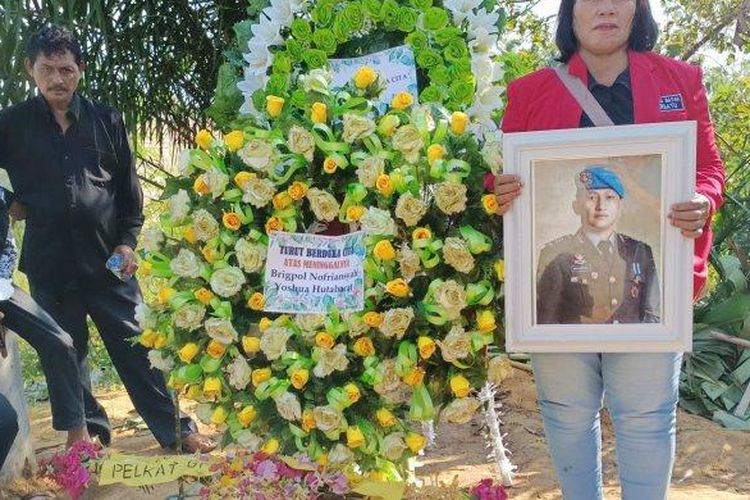 Saat Ratusan Polisi &quot;Kepung&quot; Rumah Orangtua Brigadir J dan Mengunci Gerbang..