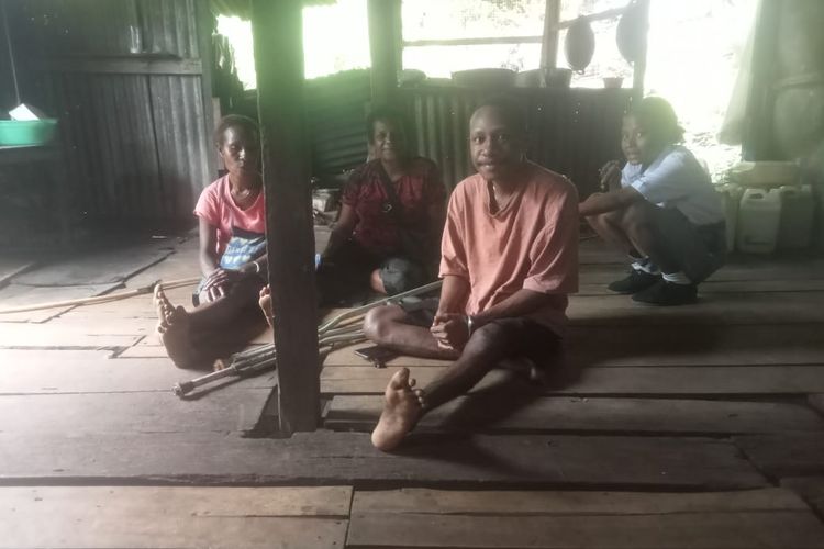 Potret Kemiskinan di Jayapura: Keluarga Regina Hidup di Rumah Seng Miring Tanpa Air