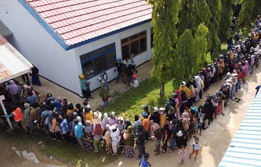 Ibu Antre Minyak Goreng, Bapak Antre Solar, Partai Antre Jabatan