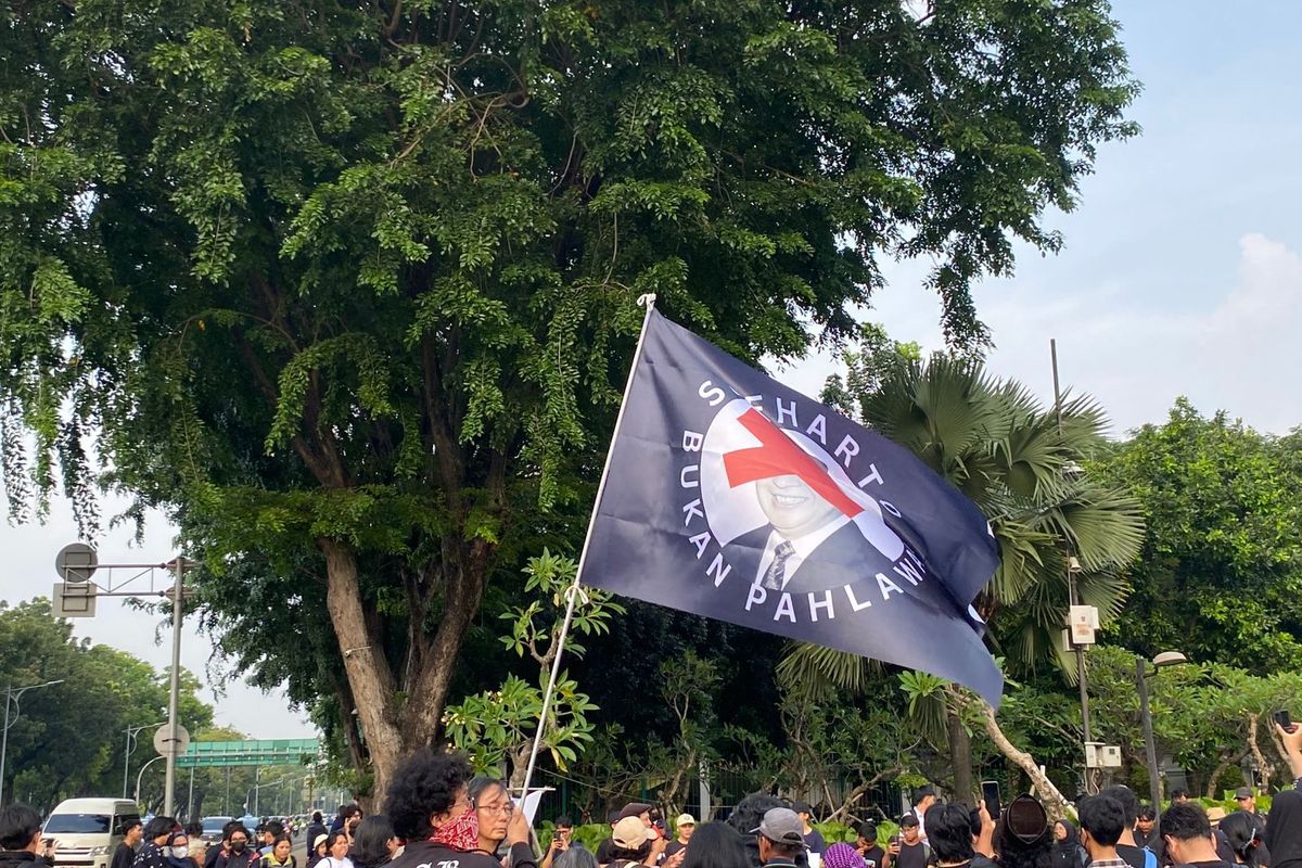 aksi-kamisan-tolak-soeharto-jadi-pahlawan-itu-mencederai-sejarah