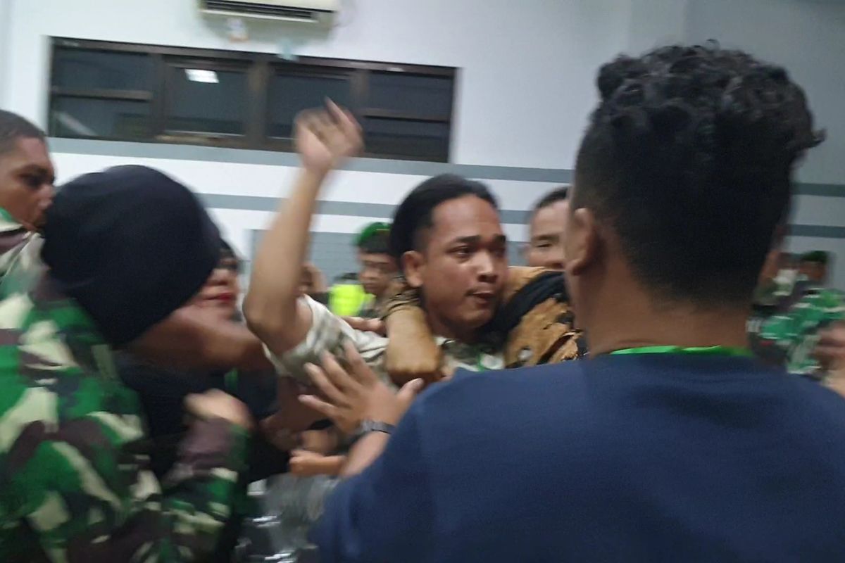 Cerita Aktivis Mahasiswa Dipukuli Prajurit TNI saat Sidang Tembak Mati Pelajar