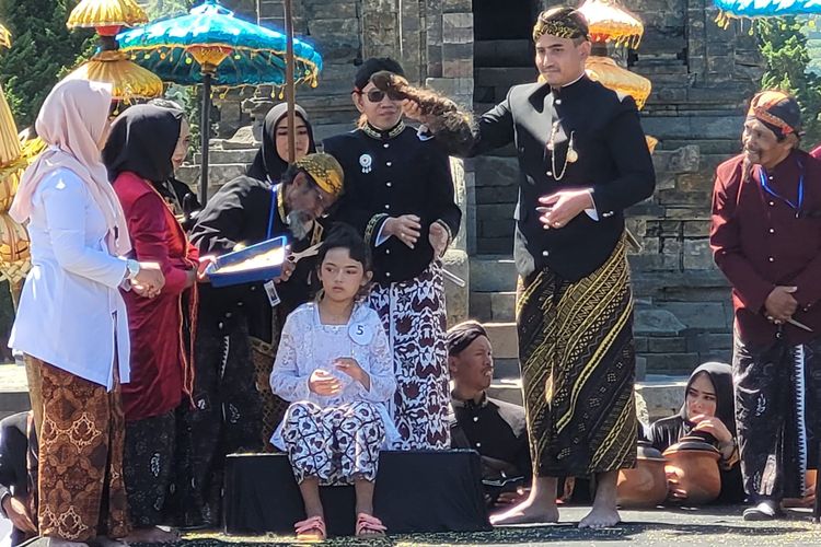 13-quotanak-gimbalquot-jalani-prosesi-cukur-rambut-di-dcf-2024