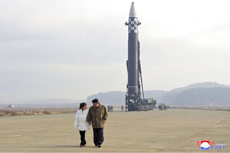 putri-kim-jong-un-dimunculkan-ke-publik-simbol-jadi-penerus