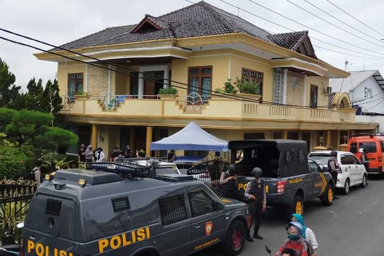 Sebuah Rumah Mewah Digeledah Polisi, Diduga Terkait Terorisme

