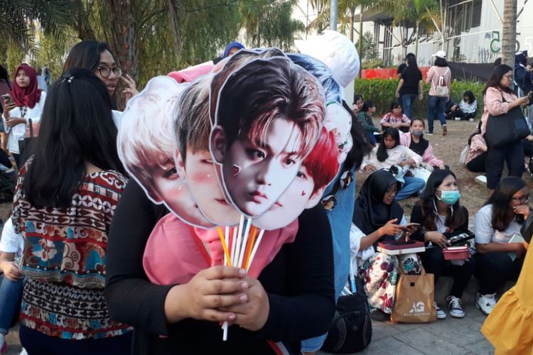 Fans K-pop Kekoreaan Pasti Punya 3 Koleksi Barang Berikut!