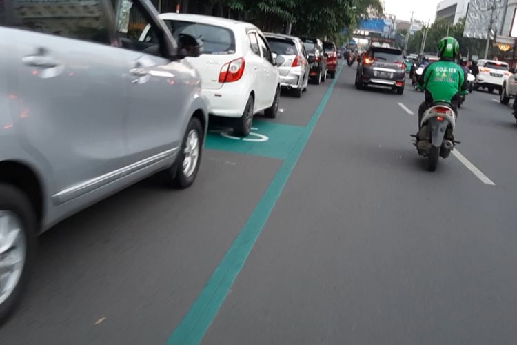 Respons Ganjar soal Jalur Sepeda di Semarang Jadi Tempat Parkir Mobil