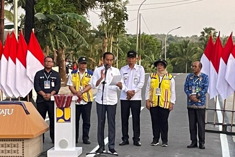 Minim Penerangan, Jokowi Resmikan Jalan di Kupang Gelap-gelapan