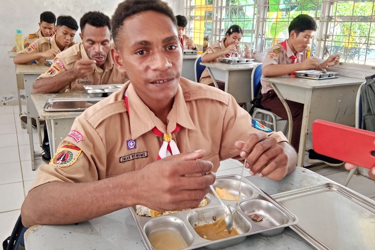 Nikmati Makan Bergizi Gratis, Pelajar Papua di Semarang: di Rumah Makan Sekali Sehari