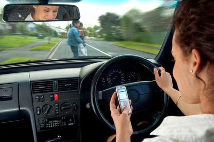 Terapkan Environmental Awareness dengan Teknik Defensive Driving Saat Touring Mobil