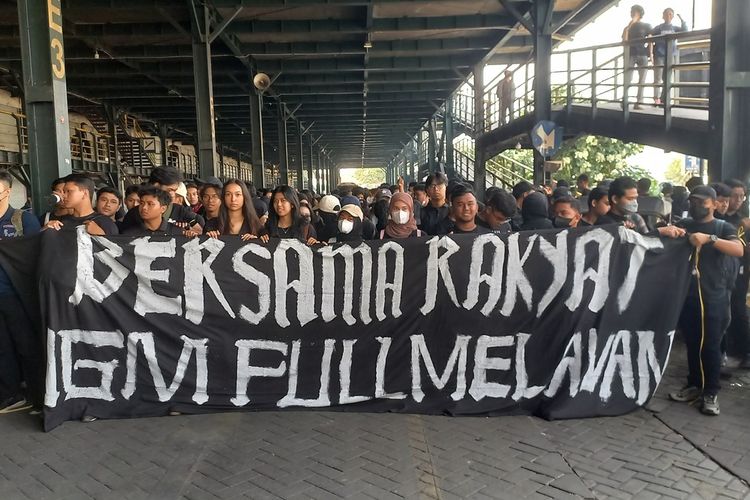 Massa Aksi Berkumpul di Taman Parkir Abu Bakar Ali Yogyakarta, Tuntut Jokowi Mundur