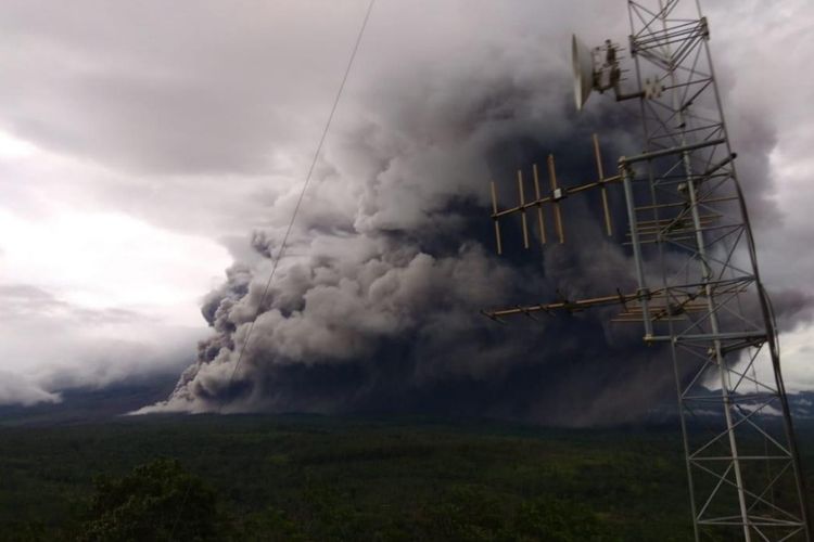 9-kecamatan-di-probolinggo-diguyur-hujan-abu-vulkanik-semeru