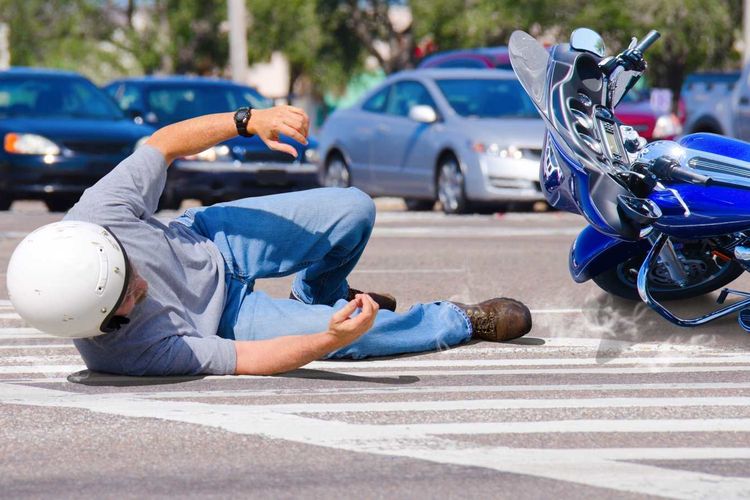 Anak 14 Tahun Sopiri Mobil & Tabrak 8 Motor, Ternyata Gantiin Ayah yang Sakit