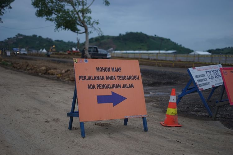 Area Sirkuit Mandalika: Penuh Alat Berat, Banyak Gundukan Tanah, Tak Ada Lampu Jalan