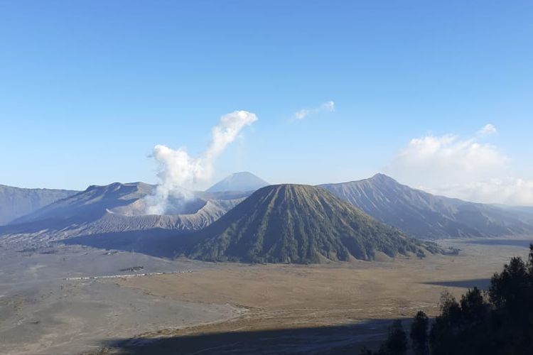 Mengenal Gunung Bromo, Gunung Sakral dengan Pemandangan Sunrise yang Menawan
