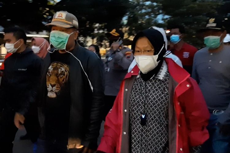 Sederet Aksi Mensos Risma Saat Tinjau Lokasi Bencana,...