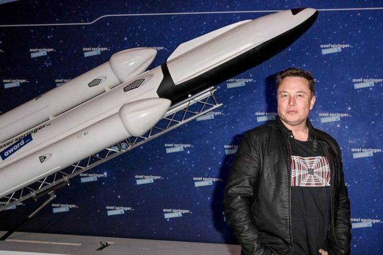 Orang kaya mah bebas. Elon Musk jual semua rumahnya dan hidup ngontrak.