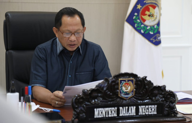 mendagri-minta-pemda-percepat-realisasi-insentif-tenaga-kesehatan