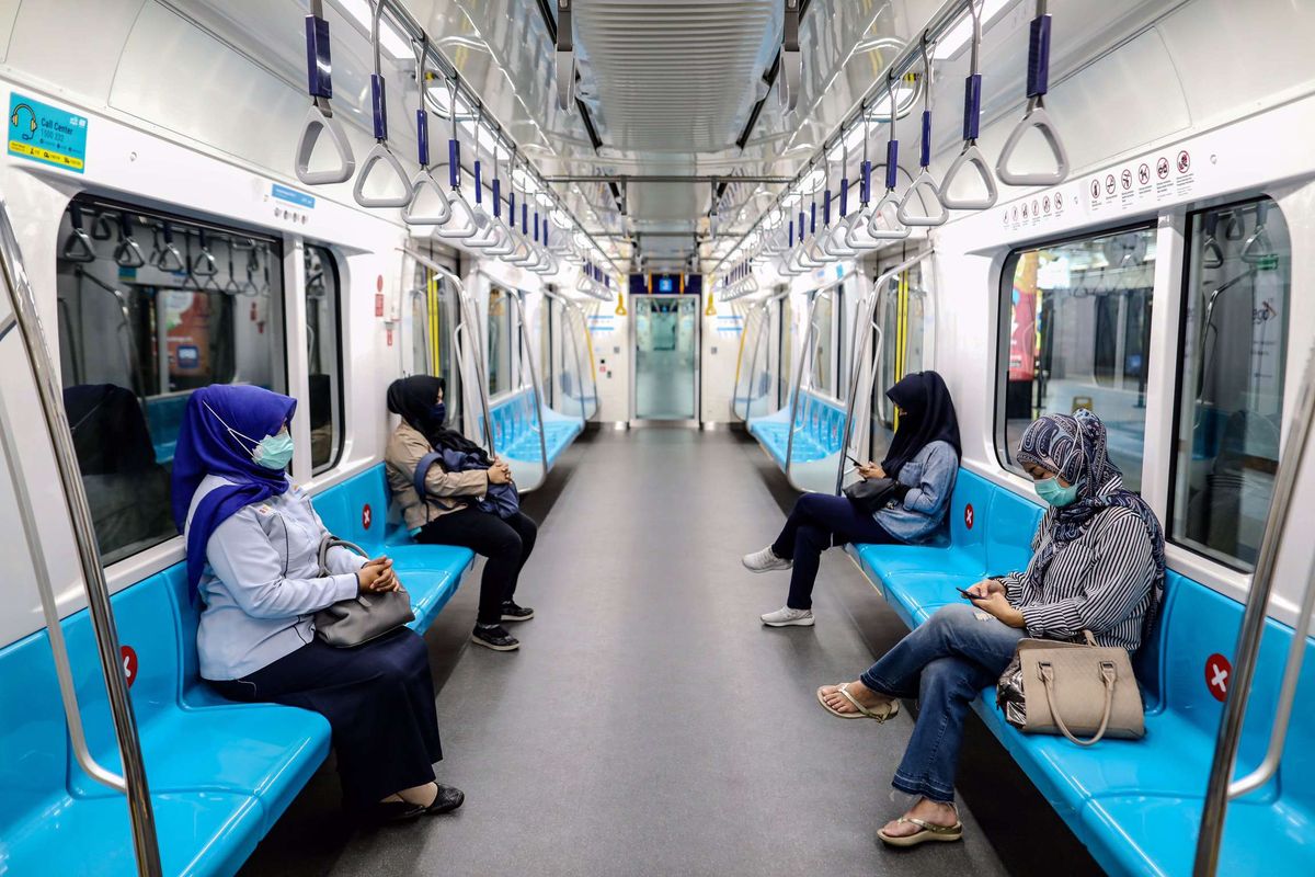 Gubernur DKI: Gaji di Bawah Rp6,2 Juta Gratis Naik MRT, LRT, &amp; Transjakarta