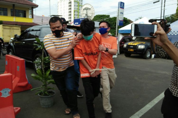 polisi-sebut-penusuk-syekh-ali-jaber-kemungkinan-alami-halusinasi