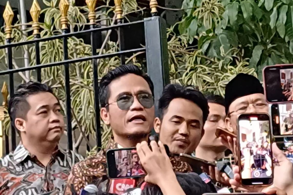 Sambil Menahan Tangis, Miftah Maulana Mundur dari Kabinet Prabowo